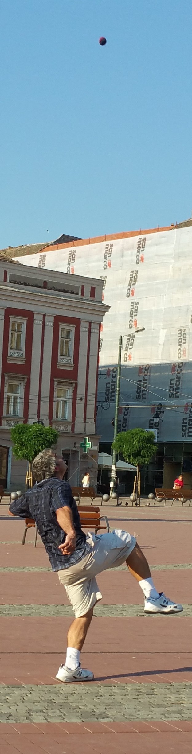 hackysacking in timisoara.jpg